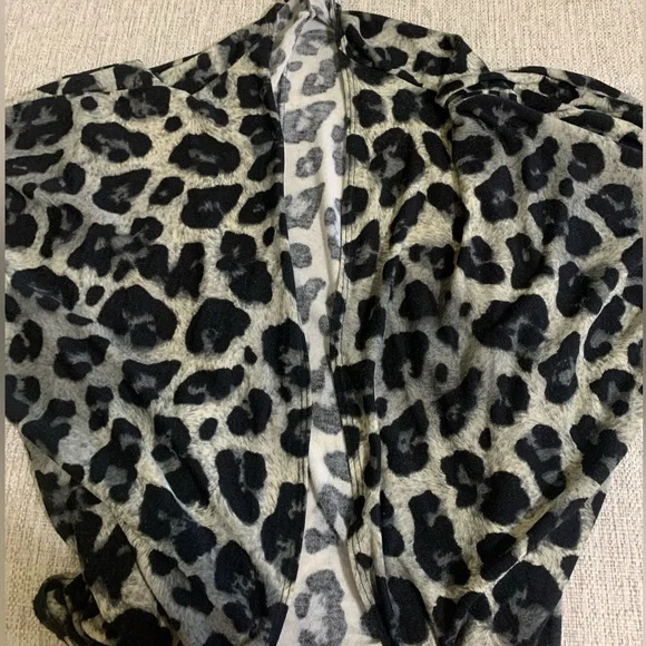 Snow Leopard Print Batwing Open Front Cardigan Shrug One Size (Up to XL) - Picture 5 of 6